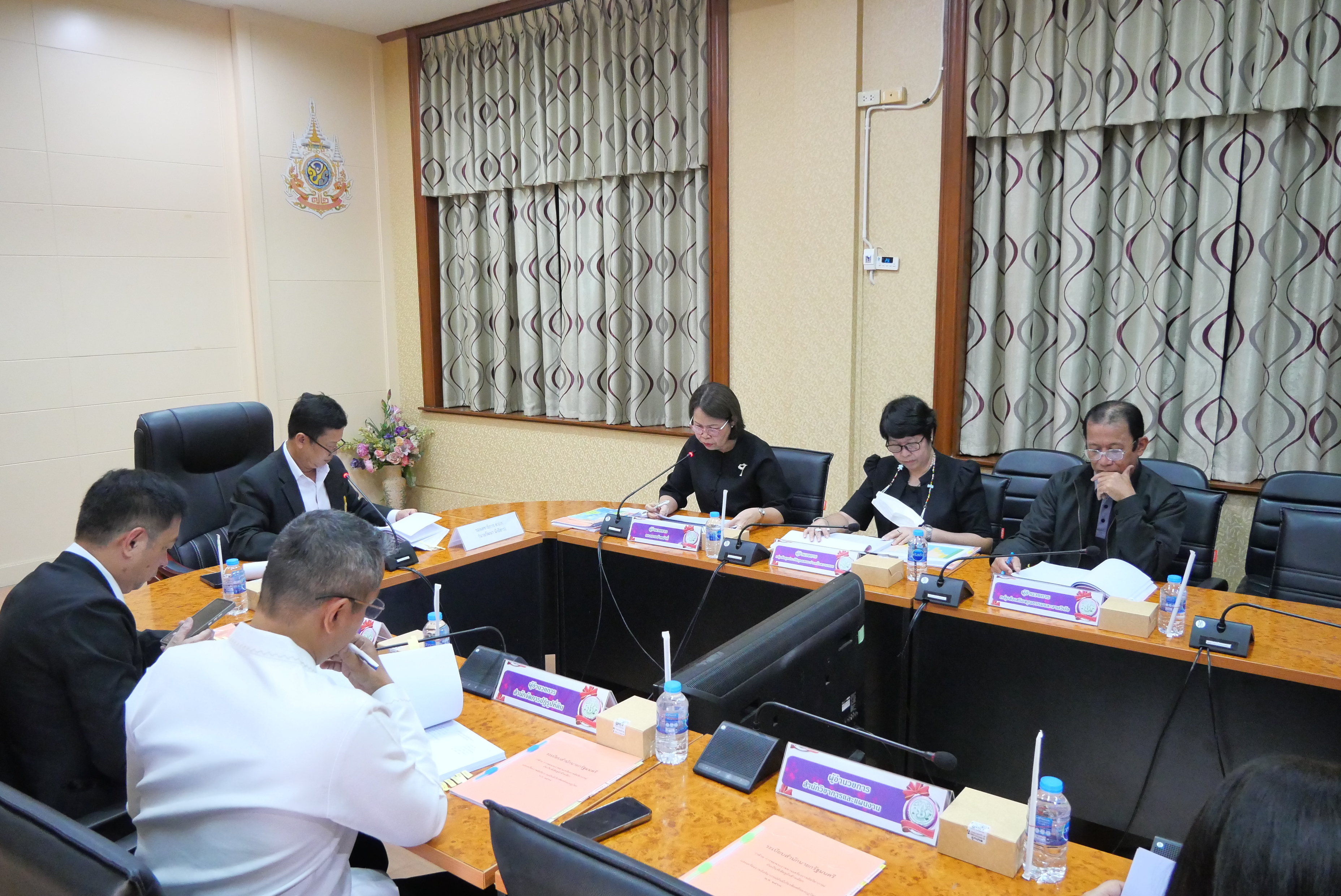 title - ส.ป.ก. ประชุมคณะกรรมการพิจารณาการขอพระราชทานเครื่องราชอิสริยาภรณ์ อันเป็นที่เชิดชูยิ่งช้างเผือก เครื่องราชอิสริยาภรณ์อันมีเกียรติยิ่งมงกุฎไทย และเหรียญจักรพรรดิมาลา ครั้งที่ 1/2569